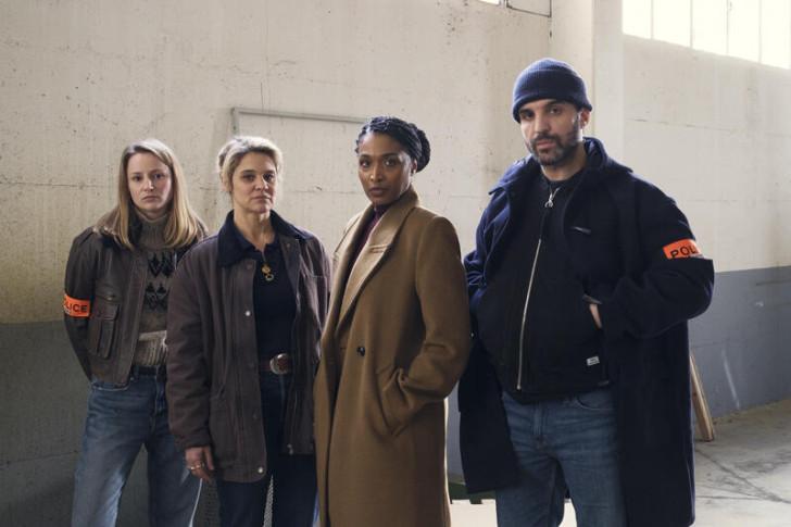 Thipaine Daviot, Marie Denardaud, Sara Martins et Foëd Amara dans un parking souterrain.
